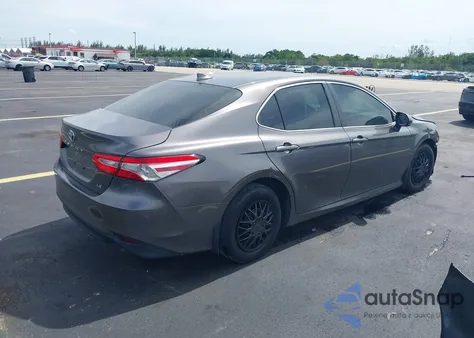2019 Toyota Camry Le z USA, uszkodzony, nr VIN 4T1B11HK1KU799554